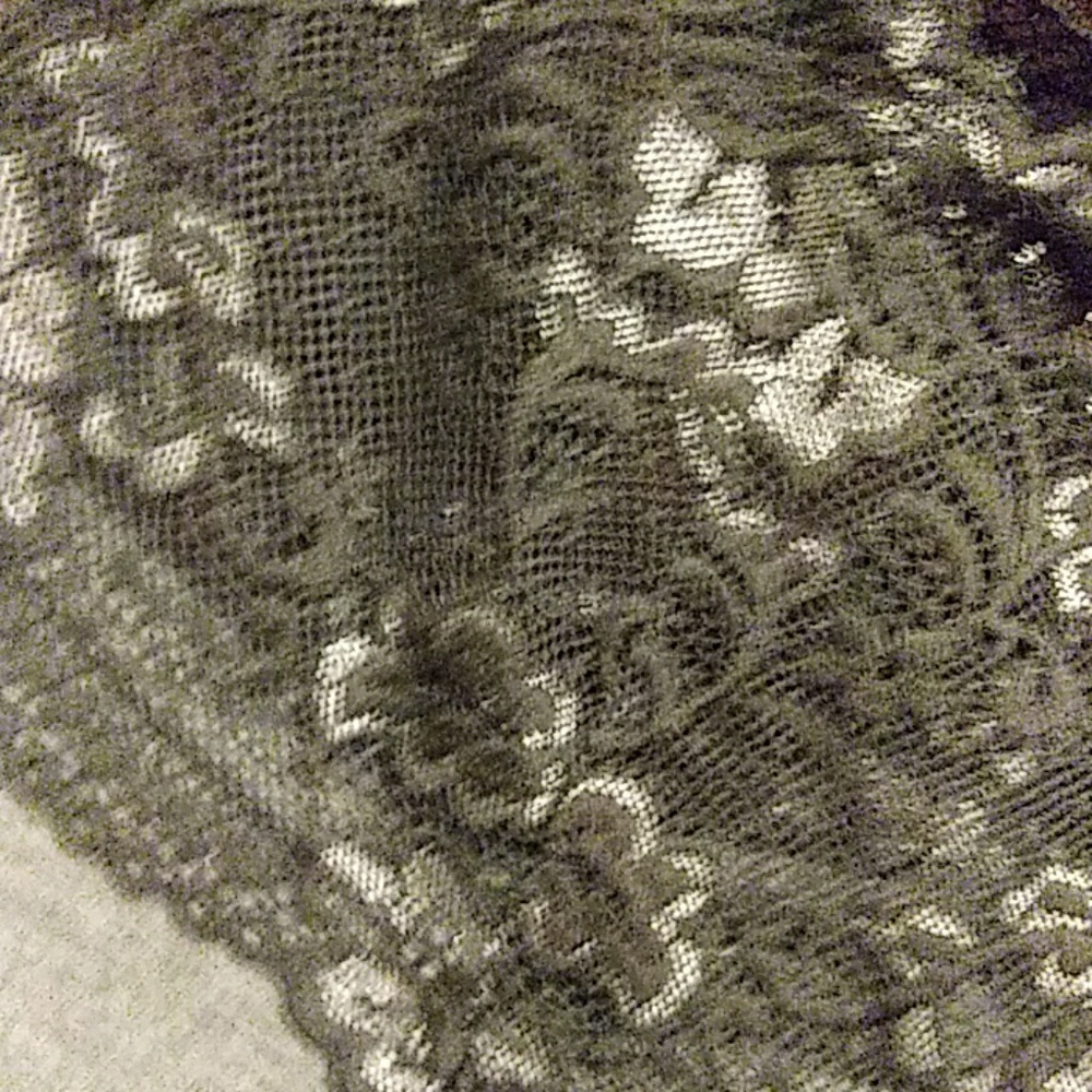 Lace top - Picture 3 of 3